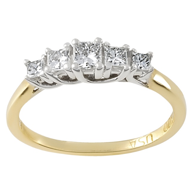 Graduated Princess Cut Diamond Wedding Ring